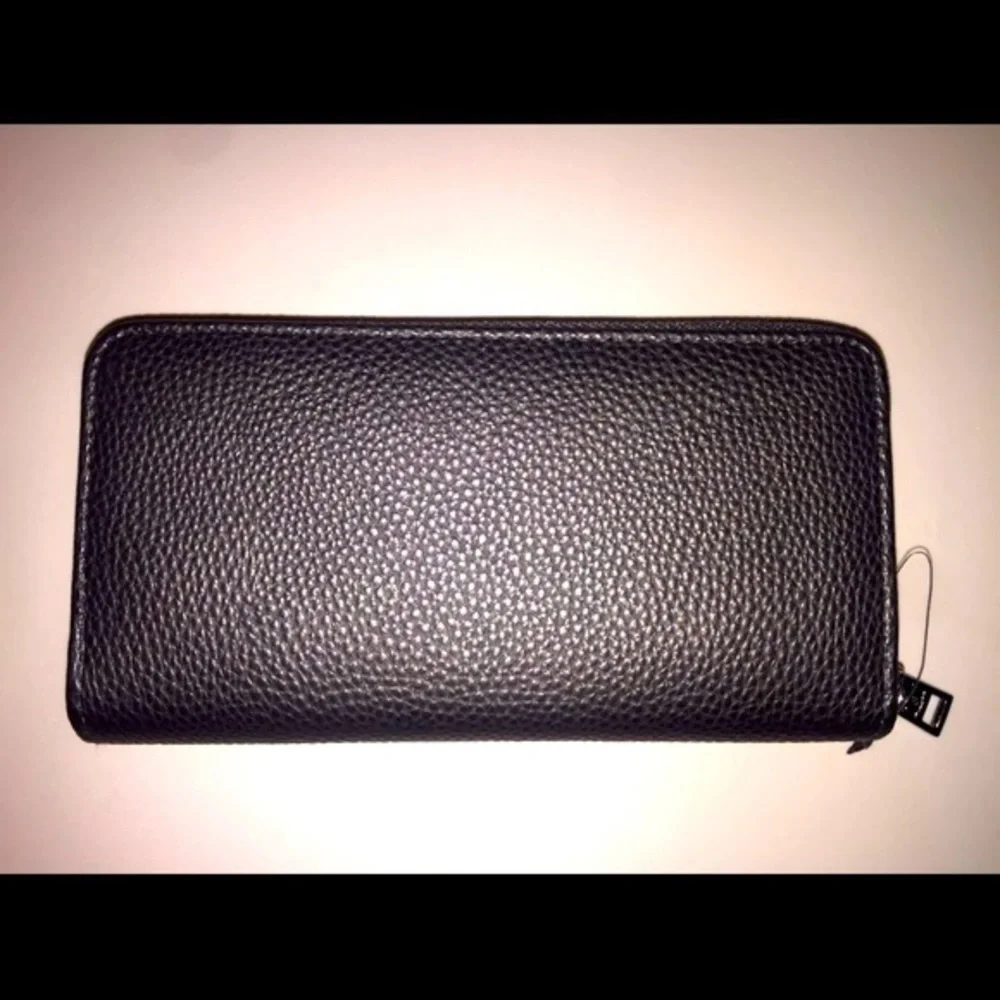 NWOT Badgley‎ Mischka Wallet